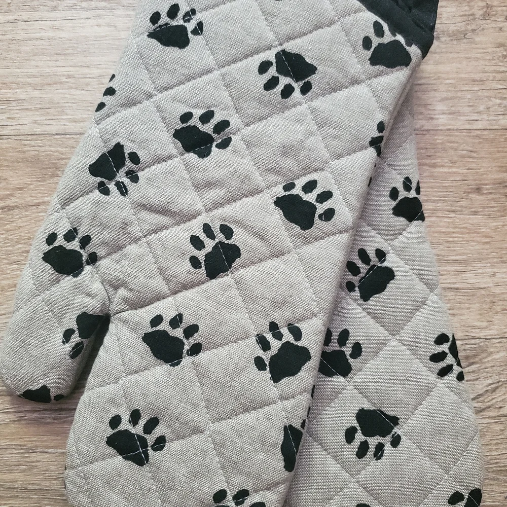 Working Kitchen Dog Pet Paw Print Oven Mitts Black Natural 2 Pcs NEW